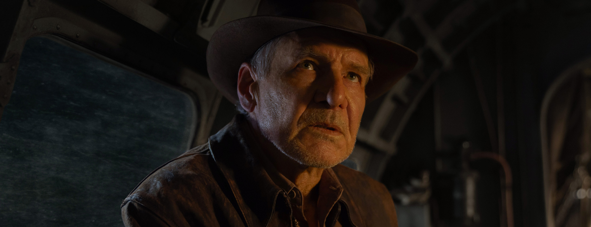 Harrison Ford vai a première de 'Indiana Jones 5' com a mulher